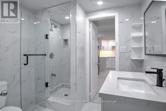 66 Bayhampton Crescent in Vaughan, ON - Building Photo - Building Photo