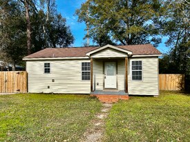 802 Bilbo St in Deridder, LA - Building Photo