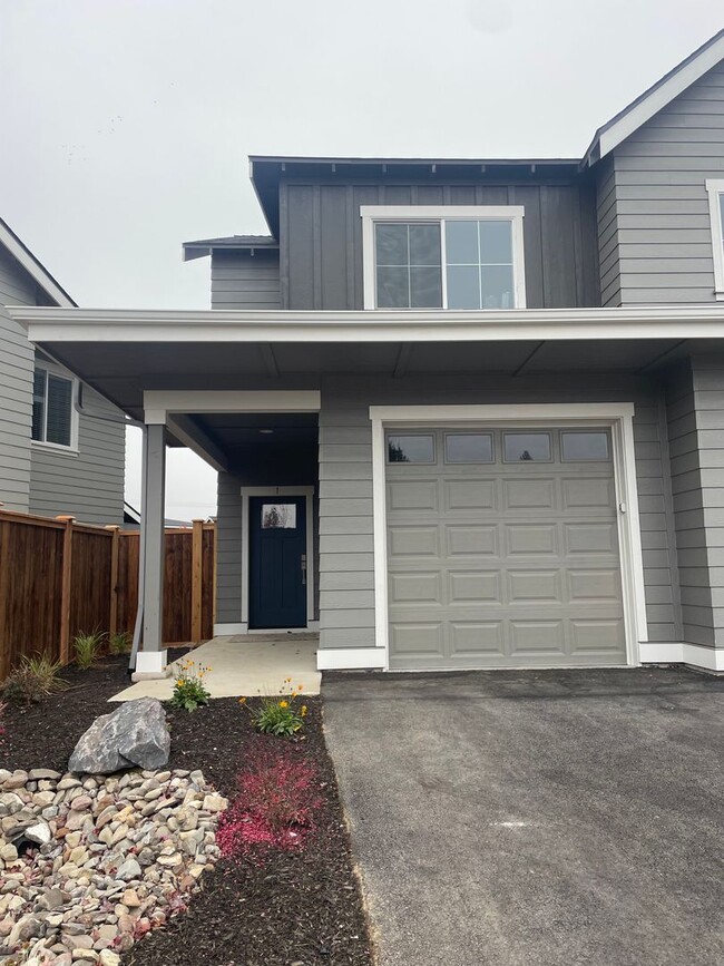 61552 SE Lucia St in Bend, OR - Building Photo - Building Photo