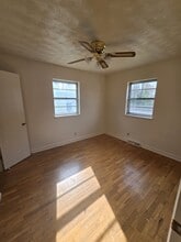 1320 E Livingston St in Springfield, MO - Building Photo - Building Photo