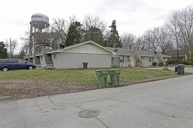 510 N 8th St in Rogers, AR - Foto de edificio - Building Photo