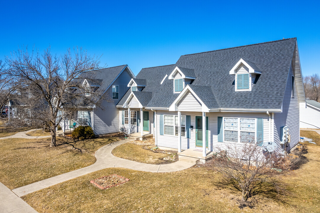 Valley Green Townhomes in West Des Moines, IA - Foto de edificio