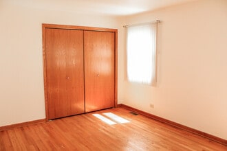 2626 73rd Ave in Elmwood Park, IL - Building Photo - Building Photo
