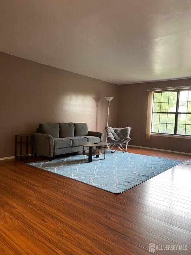 522 Orlando St in Edison, NJ - Building Photo - Building Photo