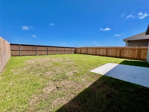 410 Plateau St in Maxwell, TX - Foto de edificio - Building Photo