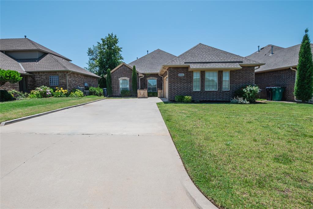 12037 Ashford Dr in Yukon, OK - Building Photo