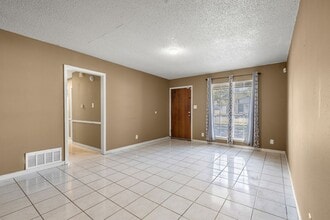 9407 N Creek Dr in Austin, TX - Building Photo - Building Photo