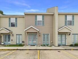 109 Judice Meadows Ln in Lafayette, LA - Building Photo