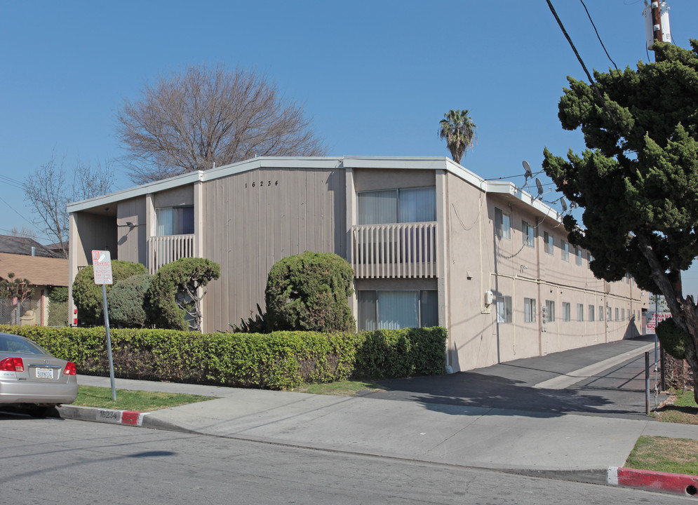 16234 Eucalyptus Ave in Bellflower, CA - Building Photo