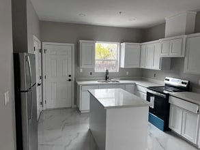 Hummingbird Apartments in Pharr, TX - Building Photo - Building Photo