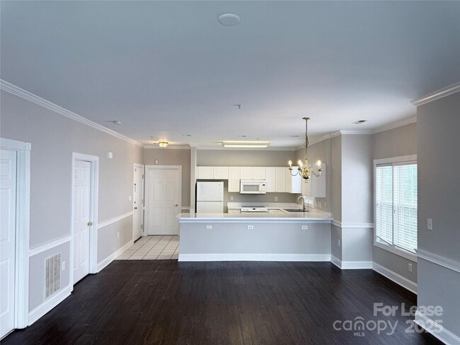 9020 Meadow Vista Rd in Charlotte, NC - Building Photo - Building Photo
