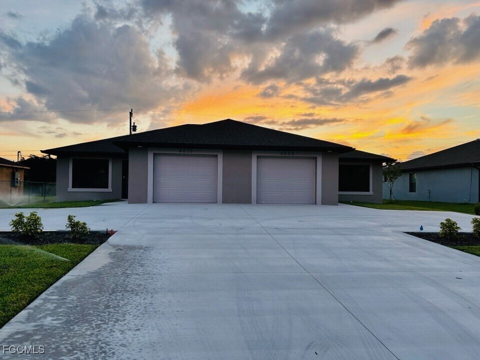 4608 SW 8th Ct in Cape Coral, FL - Building Photo