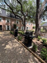 357 N Post Oak Ln in Houston, TX - Building Photo - Building Photo
