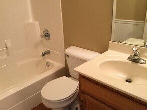 1567 Wildbrook Ct in Amelia, OH - Building Photo - Building Photo