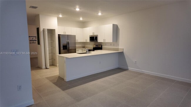 2704 SE 26th Ave in Homestead, FL - Building Photo - Building Photo