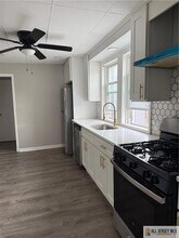 67 Foyer St in Edison, NJ - Foto de edificio - Building Photo