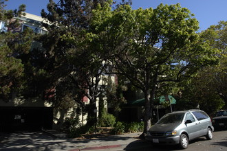 455 Crescent St Condominiums in Oakland, CA - Foto de edificio - Building Photo