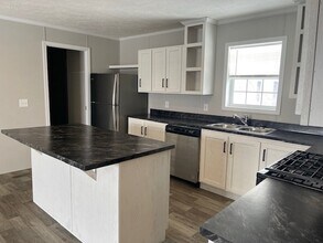 134 Ashley Cir in Swartz Creek, MI - Building Photo - Building Photo