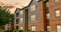 Seasons at Green Oaks in Grand Prairie, TX - Building Photo - Building Photo