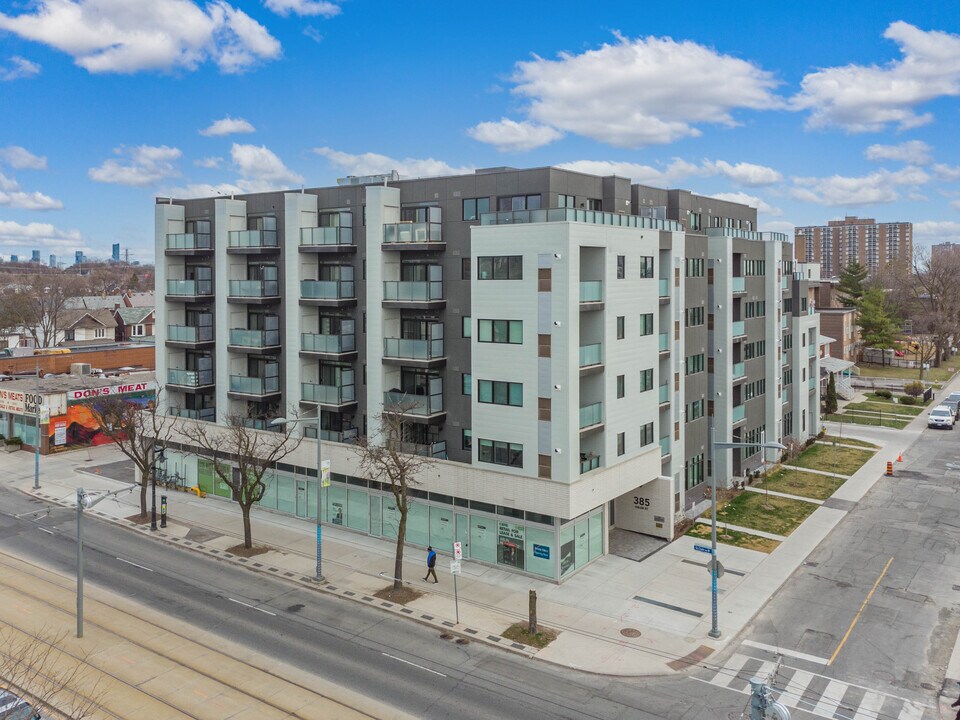 Scoop Condos in Toronto, ON - Building Photo