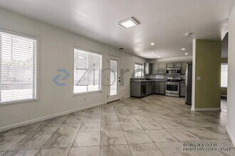 9404 Lazy Creek Dr in Windsor, CA - Building Photo - Building Photo