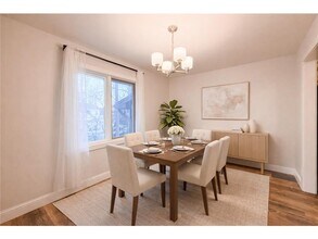 1042 E Circle Dr in Wayzata, MN - Building Photo - Building Photo