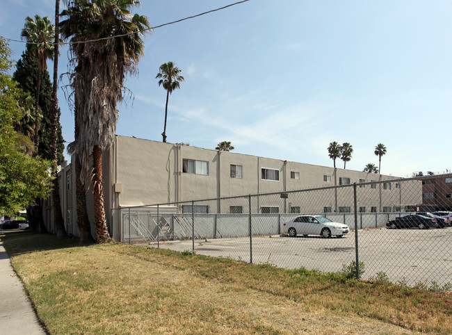 7820 Baird Ave in Reseda, CA - Building Photo - Building Photo