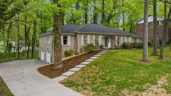 555 Hunter Trail
