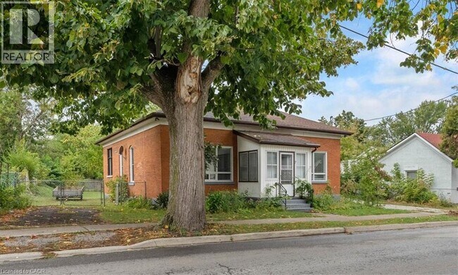 7 Tasker St in St Catharines, ON - Building Photo - Building Photo