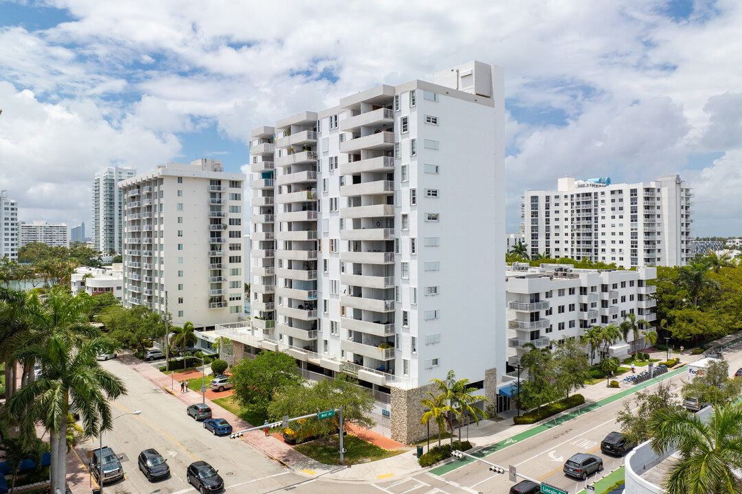 Lincoln West Towers in Miami Beach, FL - Foto de edificio