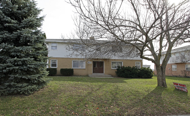 417 Dodie Dr in Waukesha, WI - Foto de edificio - Building Photo