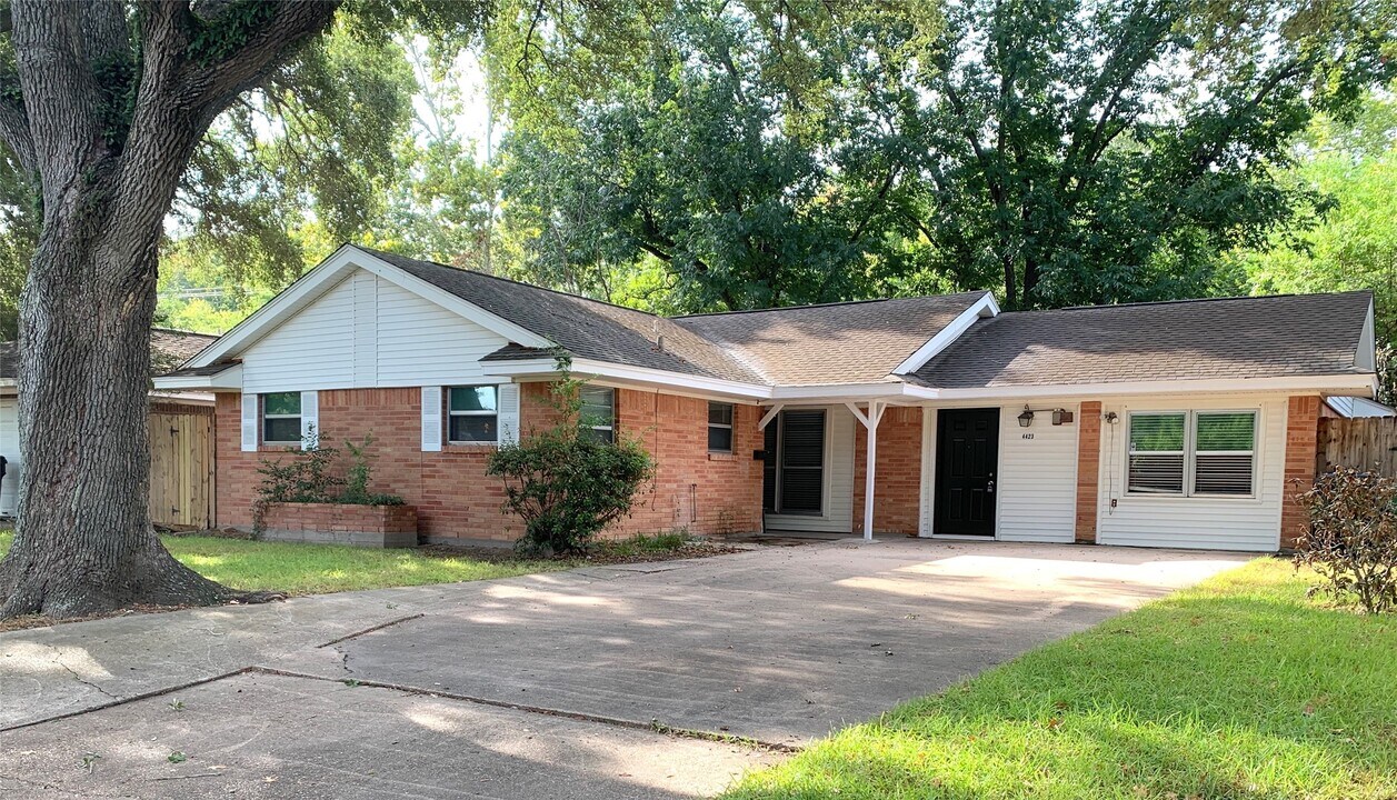 4423 Warm Springs Rd in Houston, TX - Building Photo