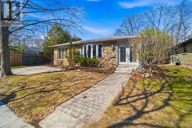 481 Anthony Dr in Oakville, ON - Building Photo - Building Photo