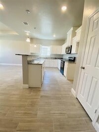 506 Robinson St photo'