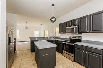 831 Balmoral Dr in Davenport, FL - Building Photo - Building Photo