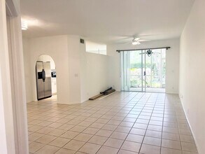 8470 Vía Romana in Boca Raton, FL - Foto de edificio - Building Photo