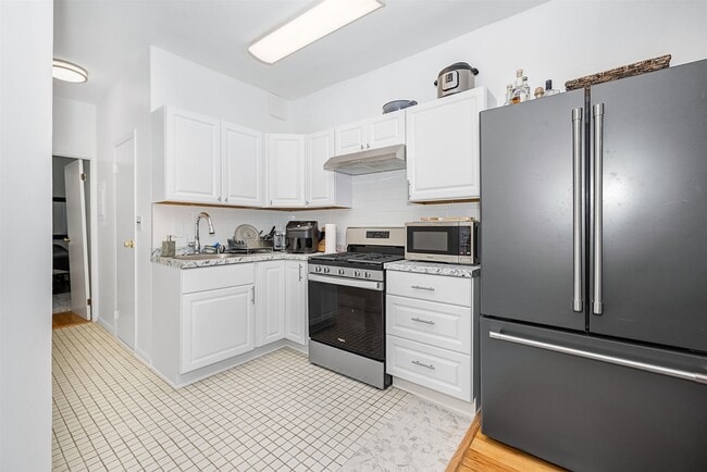 property at 523 Adams St