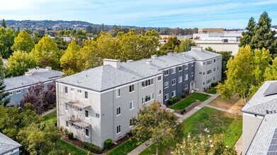 Hillsdale Garden in San Mateo, CA - Foto de edificio - Building Photo