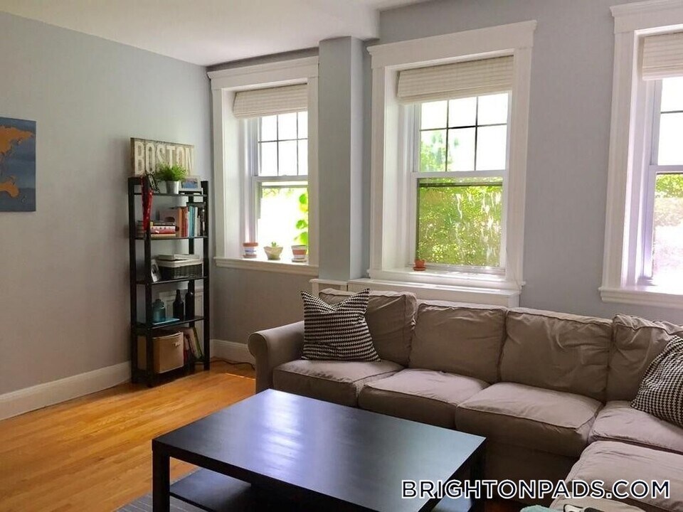 2001 Commonwealth Ave in Boston, MA - Building Photo
