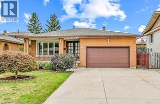 81 Summerlea Dr in Hamilton, ON - Building Photo