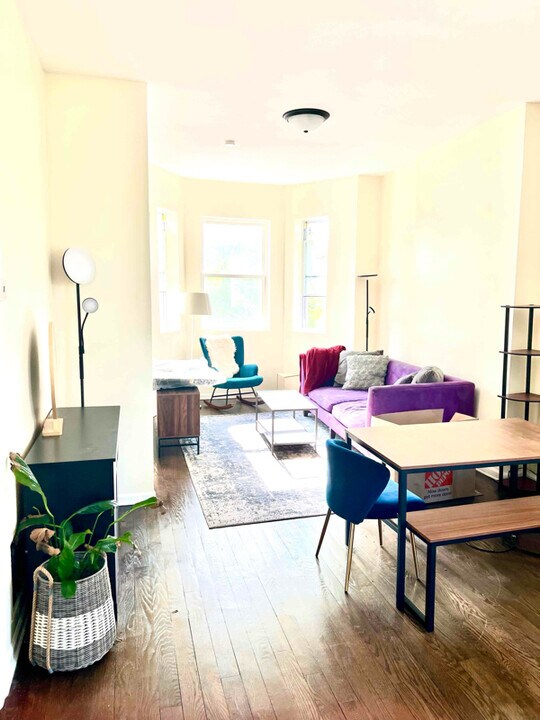 822 N Lawndale Ave, Unit 1F in Chicago, IL - Foto de edificio