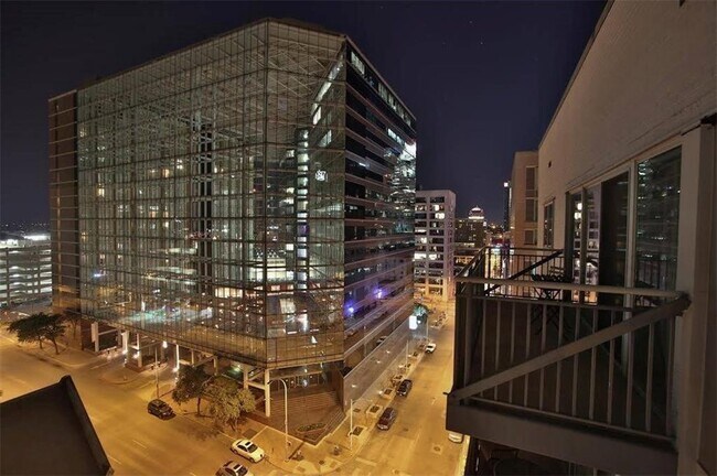 property at 800 Brazos St