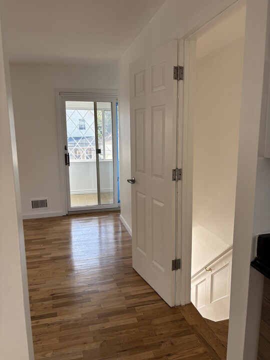 121 Egbert Ave, Unit 2nd floor in Staten Island, NY - Building Photo