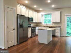 80 Andrews Pl in Fredericksburg, VA - Building Photo