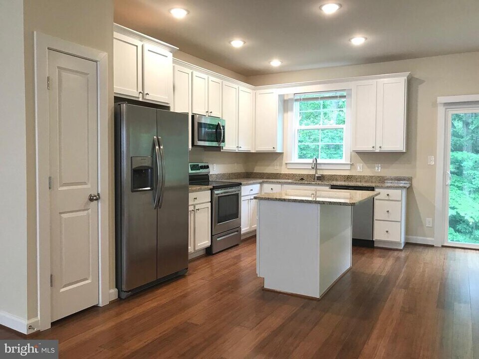 80 Andrews Pl in Fredericksburg, VA - Building Photo