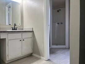 1815 Westwood Dr in Stafford, TX - Building Photo