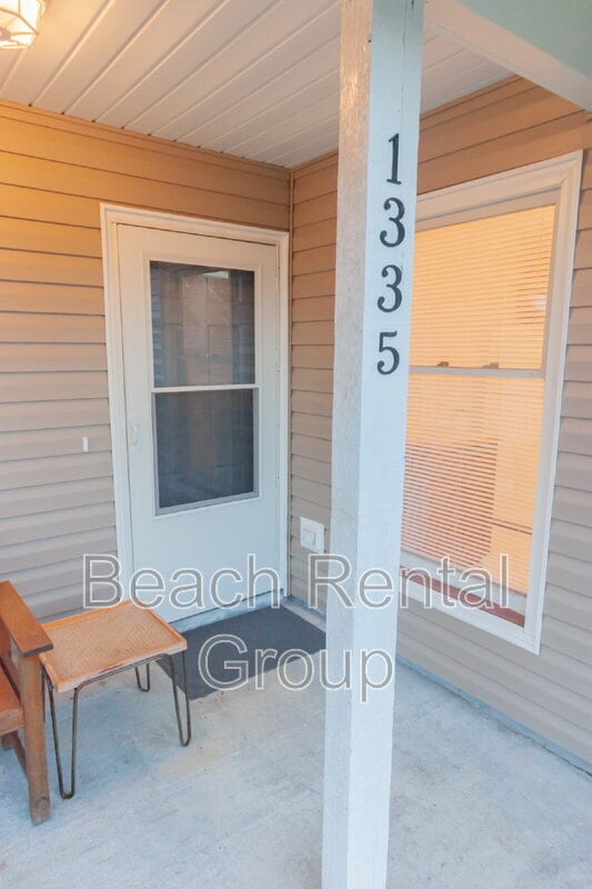 1335 Melanie Ln in Myrtle Beach, SC - Foto de edificio - Building Photo