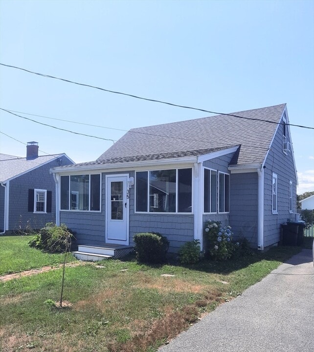 35 Everson Rd in Marshfield, MA - Building Photo