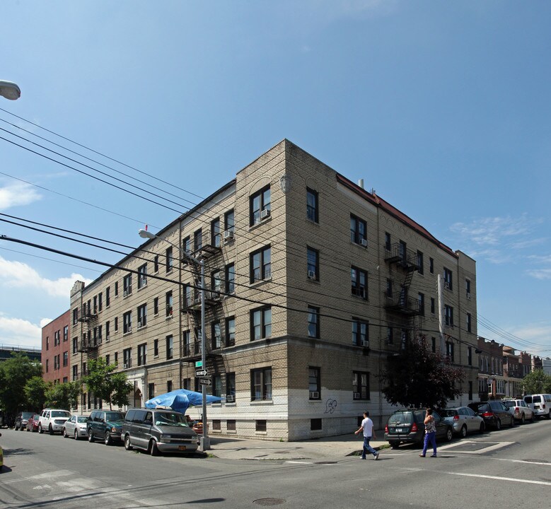 39-02 111th St in Corona, NY - Building Photo