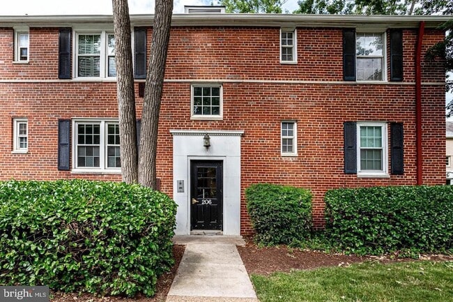206 N George Mason Dr, Unit 1 in Arlington, VA - Building Photo - Building Photo